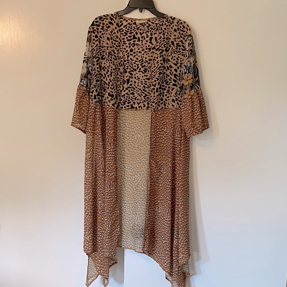 Elegant Asymmetrical Leopard Print Kimono